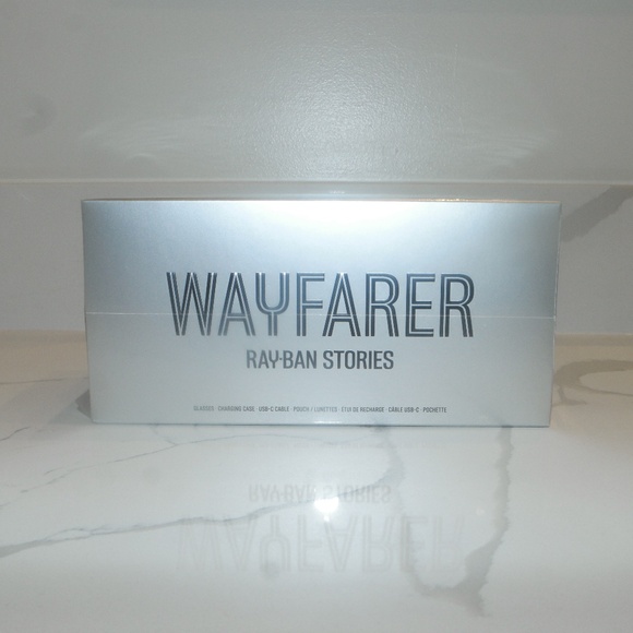 NWT Navy Blue Wayfarer Stories Meta Smart Sunglasses CameraRay-Ban
